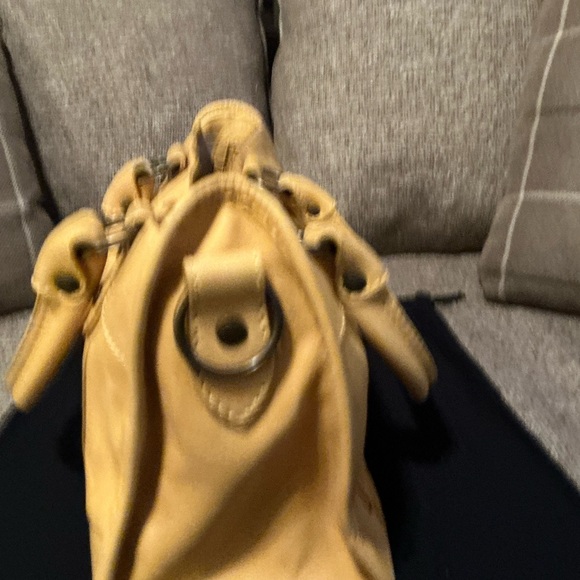 Weekend sale 🎉🥳👏🎊🎈Frye Yellow Leather Women's Bag Melissa satchel - Picture 6 of 9